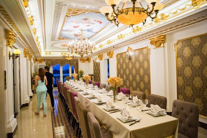 Biệt thự của Lý Nhã Kỳ rộng 600m2, chẳng khác một tòa lâu đài tráng lệ.