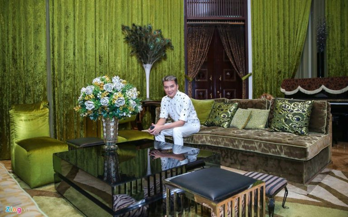Toàn bộ nội thất trong nhà được Mr Đàm sưu tầm từ những lần đi diễn nước ngoài. Ảnh: Zing.