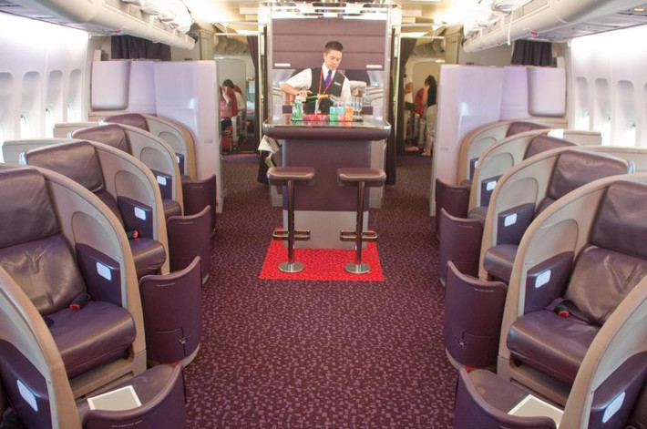 Nội thất trong khoang hạng nhất của Virgin Atlantic thiết kế trang nhã và cung cấp chỗ ngồi thoải mái cho khách bay qua đêm.