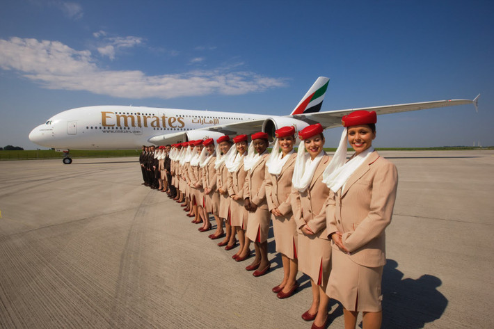 Khoang hạng nhất của Emirates được ví như một phòng khách sạn hạng sang thu nhỏ. Tại đây, hành khách đều có cảm nhận như được trải qua cuộc sống hoàng gia.