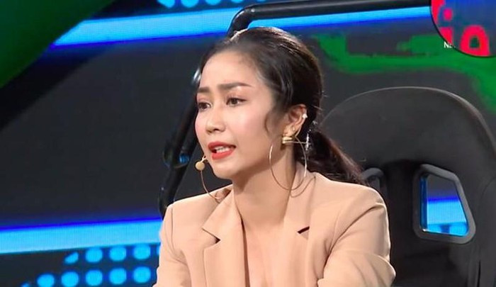 Sau khi bị chê làm màu diễn lố, nhắc bài lộ liễu trong chương trình Nhanh như chớp, Ốc Thanh Vân bức xúc tuyên bố: 'Sẽ nói không với gameshow". Ảnh: Zing.