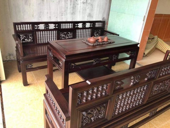 Ngày nay, chúng ta chỉ có thể bắt gặp trường kỷ ở những ngôi nhà của ông bà để lại hoặc những không gian theo phong cách truyền thống, cổ xưa. Ảnh: Đồ gỗ Phương Miên