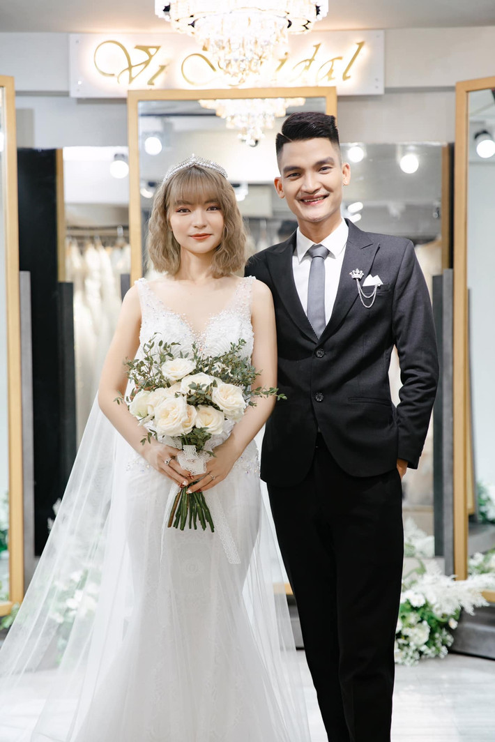 Sau nhiều lần hoãn cưới vì dịch, Mạc Văn Khoa sẽ tổ chức hôn lễ với Thảo Vy vào tháng 5 tới tại Hải Dương. Tiệc cưới ở TP.HCM được tổ chức vào tháng 6. Ảnh: FBNV