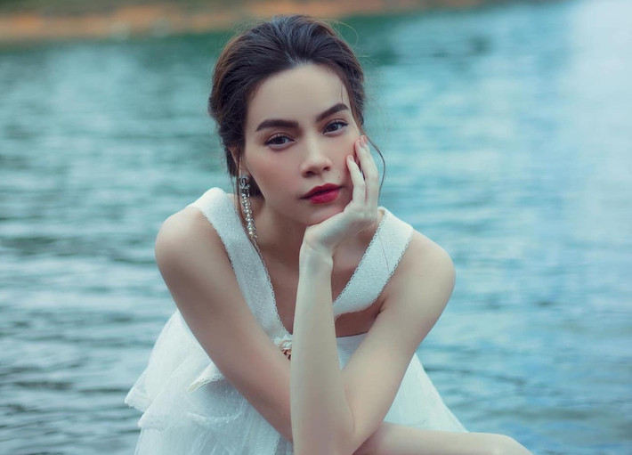 Bên cạnh đó, cô còn là gương mặt được nhiều thương hiệu "chọn mặt gửi vàng". Nhờ đó, sau nhiều năm hoạt động, khối tài sản của Hà Hồ không phải dạng vừa. Ảnh: Vietnamnet