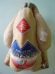 Để đảm bảo và duy trì tối ưu chất lượng thịt, việc giết mổ, đóng gói gà Poulet de Bresse đều được quy định nghiêm ngặt. Loại vải trắng dùng để đóng gói cũng được chỉ định riêng.
