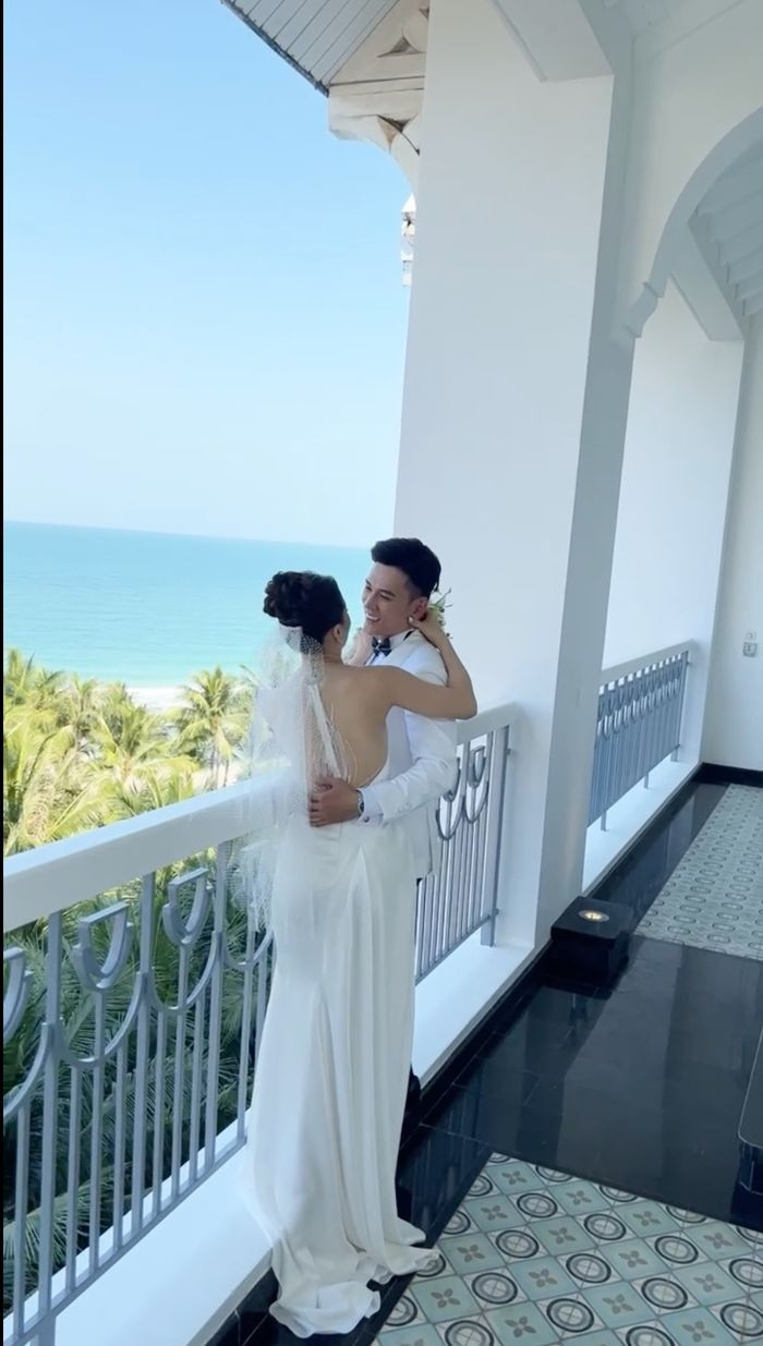 Trước đó, Lý Bình - Phương Trinh Jolie đã thiết kế riêng 4 bộ váy cưới cho cô dâu, trang phục cho chú rể cho bộ ảnh cưới tại Phú Quốc có chi phí lên đến nửa tỷ đồng. Ảnh: Bestie