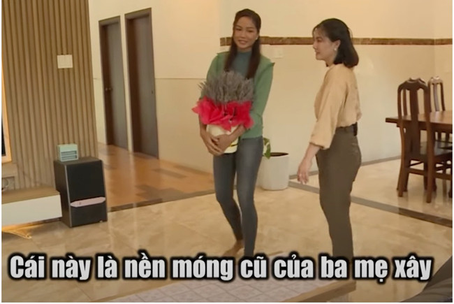 Căn nhà H’Hen Niê xây lại trên chính nền móng nhà cũ ba mẹ cô từng xây ngày xưa. Ảnh chụp màn hình
