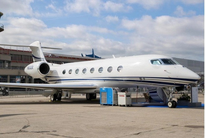Không chỉ thế, nhà sáng lập Amazon còn sở hữu chiếc phản lực Gulfstream G650ER 8 chỗ ngồi trị giá 65 triệu USD chuyên phục vụ việc đi lại của ông trên khắp nước Mỹ. Ảnh: Shutterstock