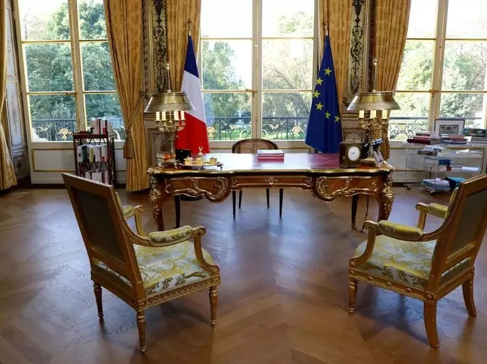 Salon Doré, hay "căn phòng vàng" đóng vai trò là văn phòng tổng thống và trung tâm quyền lực của cung điện. Ảnh: BI