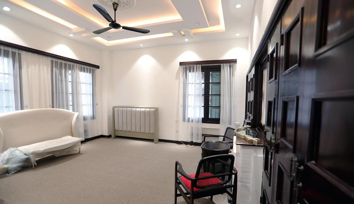 Mỗi góc trong căn biệt thự đều mang đậm nét đẹp cổ xưa xen lẫn hiện đại. Ảnh: Nhandan