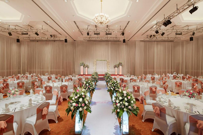 Nhiều hôn lễ hoành tráng đã được tổ chức tại khách sạn. Ảnh: Booking