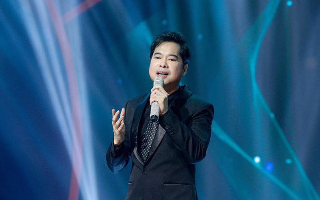 Tên tuổi thuộc hàng top của làng nhạc Việt, cho đến bây giờ Ngọc Sơn đi diễn vẫn được trả cát-xê cao, nhưng thời hoàng kim của anh lại ở một đẳng cấp khác. Ảnh: VTV