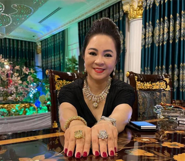 Bà Nguyễn Phương Hằng là một trong những nữ đại gia "khét tiếng" vướng vòng lao lý thời gian gần đây. Bà nổi tiếng với loạt bất động sản đắt đỏ.