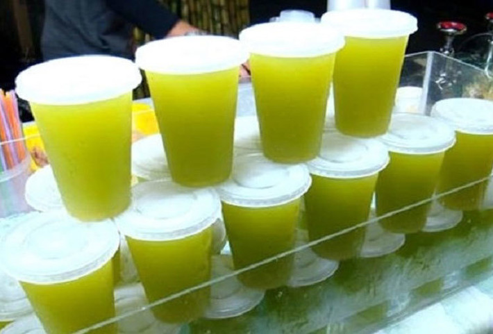 Nước mía ép ở Philippines được bán với giá 110 PHP/ly (tươg đương với 52.000 đồng/ly).