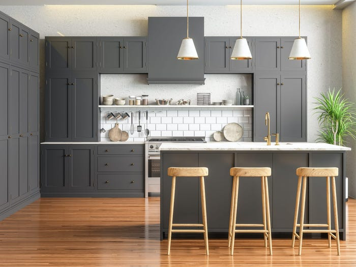 Dennise Guadeloupe Rojas của Interiors by Design nói với Insider rằng tường và tủ bếp toàn màu xám sẽ mất dần vào năm 2021. Dennise cho rằng, nội thất nhà bếp màu xám có thể tạo nên sự lạnh lẽo và thiếu sự khác biệt.
