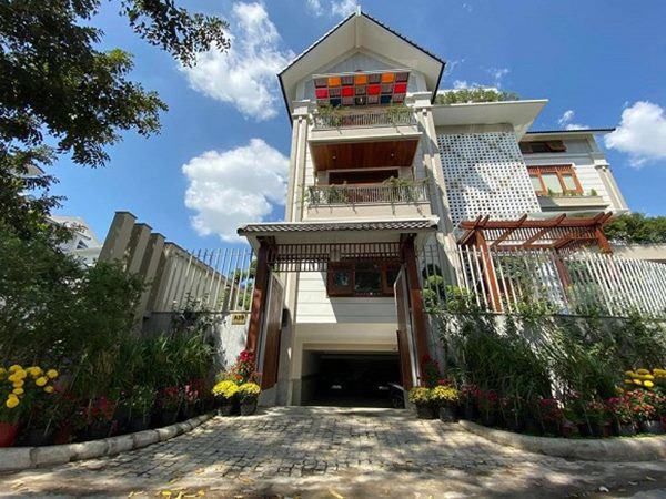 Căn nhà của Quý Bình xây 3 tầng với khuôn viên rộng rãi, thoáng đãng.