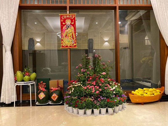 Góc nào trong nhà cũng có hoa tươi.