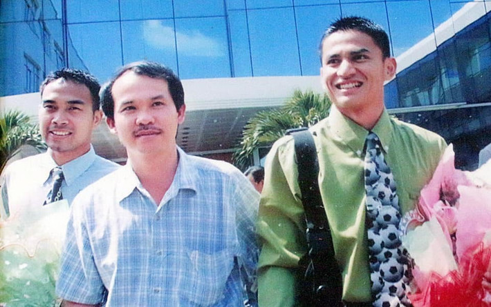 Vừa qua, bầu Đức mời Kiatisak về dẫn dắt HAGL với bản hợp đồng 2 năm. Chiến lược gia người Thái Lan nhận mức lương khoảng 26.000 USD/tháng (hơn 600 triệu đồng). Ảnh: Vietnamnet