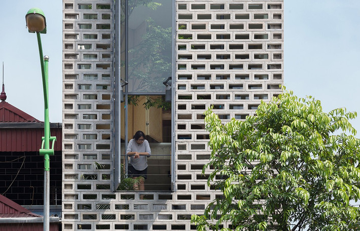 Đầu tháng 12, CH House (Hà Đông) được ban giám khảo của Habitus Living đánh giá là giải pháp sáng tạo cho các ngôi nhà ống kết hợp kinh doanh ở thành phố. Ảnh: Habitus Living.