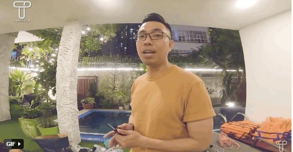 Hà Hồ - Kim Lý còn xây hẳn một hồ bơi nhỏ ở tầng trệt để tạo cảm giác mát mẻ, vừa dễ dàng thư giãn mỗi khi ở nhà. Ảnh chụp màn hình.