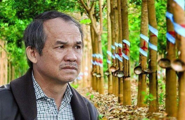 Bầu Đức tự tay làm ra sản phẩm đầu tiên là chiếc bàn cho học sinh. Sau đó ông mở rộng hoạt động kinh doanh sang sản xuất đồ nội thất rồi nhiều lĩnh vực khác, để hình thành nên tập đoàn Hoàng Anh Gia Lai ngày nay.