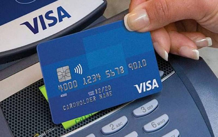Từ chiếc thẻ ATM với tính năng đơn giản là rút tiền mặt, các ngân hàng đã phát triển chiếc thẻ ghi nợ với thêm nhiều tính năng đa dạng hơn.