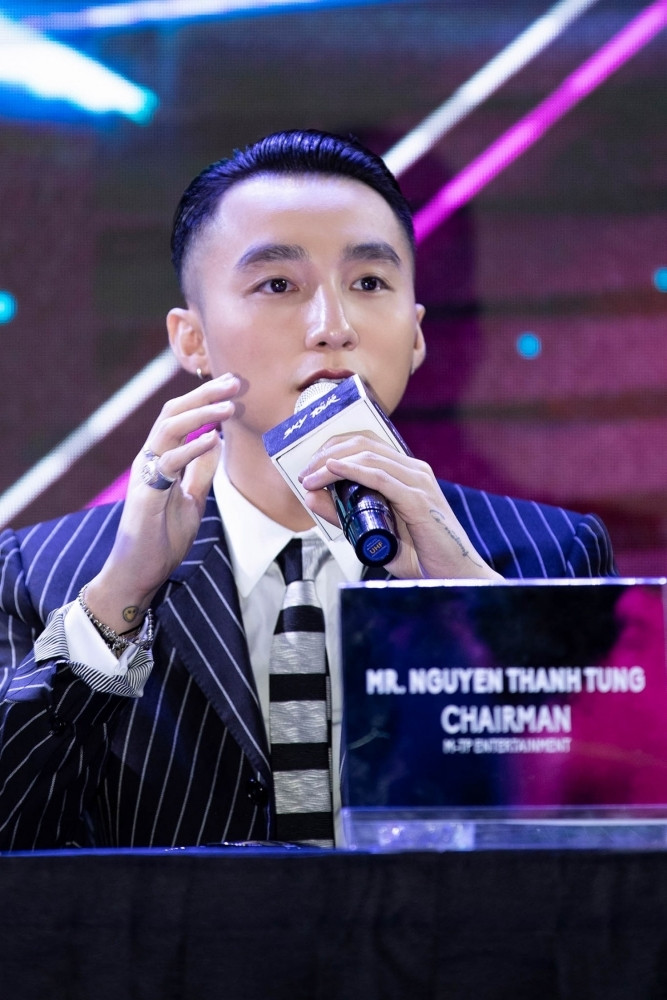 Trong đó, công ty TNHH M-TP Entertainment của Sơn Tùng M-TP thành lập tháng 11/2016, có số vốn điều lệ 3 tỷ đồng. Sơn Tùng mở công ty này khi tách ra hoạt động riêng sau thời gian gắn bó với ông bầu Quang Huy. Ảnh: FBNV.