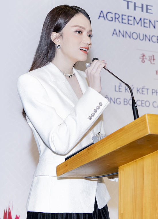 Chia sẻ lý do tham gia lĩnh vực kinh doanh mỹ phẩm, Hoa hậu chuyển giới quốc tế cho biết muốn tự khám phá, trải nghiệm ở lĩnh vực mới, vai trò mới bên cạnh công ty giải trí riêng. Ảnh: Ngoisao.