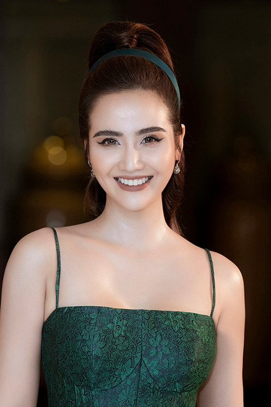 Hồi tháng 7, Huyền Lizzie lên chức giám đốc điều hành của một thương hiệu mỹ phẩm về đông y. Ảnh: Ngoisao.