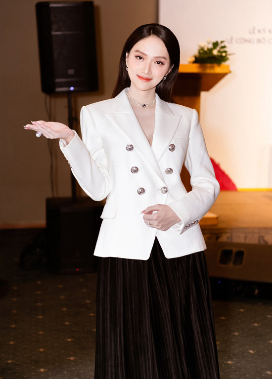 Tháng 9 vừa qua, Hoa hậu chuyển giới Hương Giang trở thành CEO một thương hiệu mỹ phẩm. Ảnh: Ngoisao.