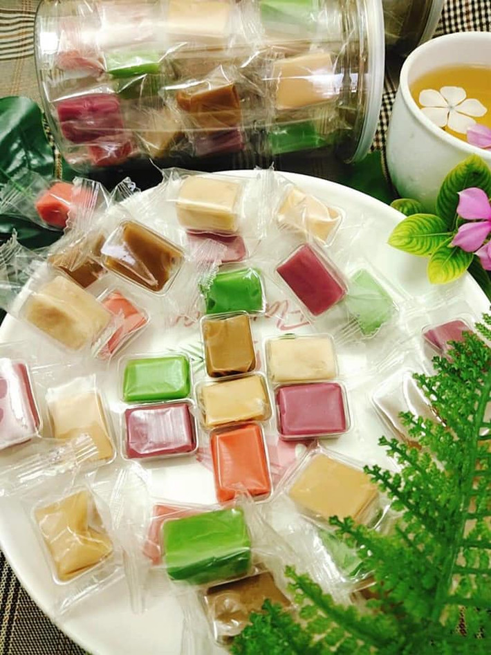 Kẹo dừa 7 vị cũng thu hút sự chú ý của các bà nội trợ, nhất là những ngày giáp Tết. Ảnh: Facebook.