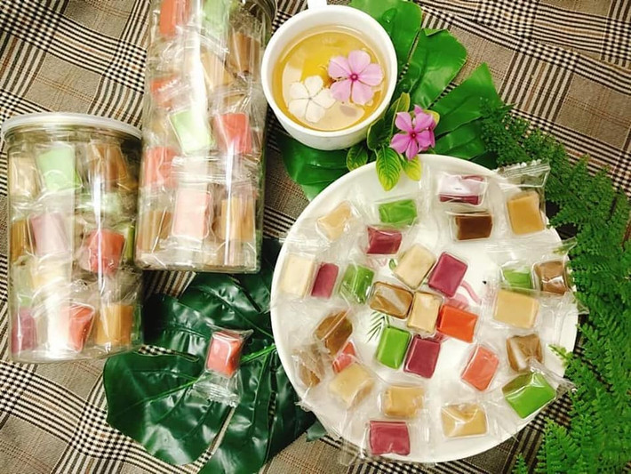 Các vị kẹo dừa gồm dừa lá dứa, khoai môn, dừa sữa, sầu riêng, ca cao và dâu...Ảnh: Facebook.