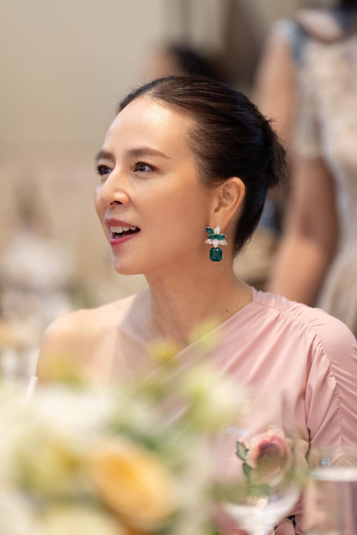 Với khối tài sản "khủng", nữ đại gia Madam Pang thường chi đậm để thưởng cho các đội tuyển của Thái Lan cũng như cá nhân các cầu thủ xuất sắc. Ảnh: FB Madam Pang