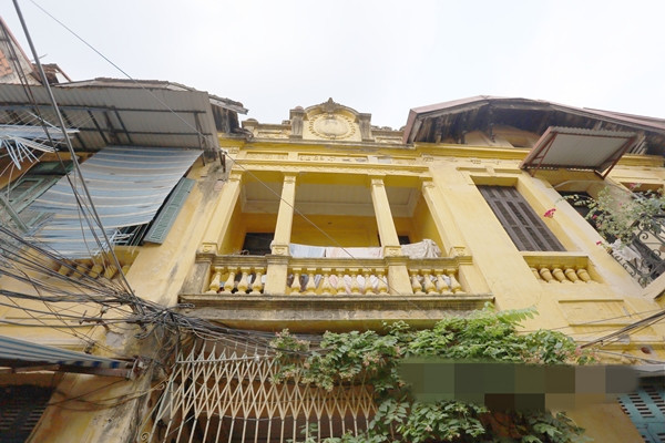 Chủ nhân đầu tiên của căn biệt thự là cụ Trương Trọng Vọng và bà Nguyễn Thị Sửu, hai thương gia nổi tiếng ở phố cổ Hà Nội vào đầu thế kỷ XX. Ảnh: Dân Việt