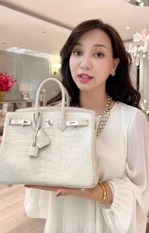Hannah Olala cho rằng, túi hiệu không chỉ phục vụ mục đích làm đẹp mà còn là khoản đầu tư sinh lời. Ảnh: FBNV