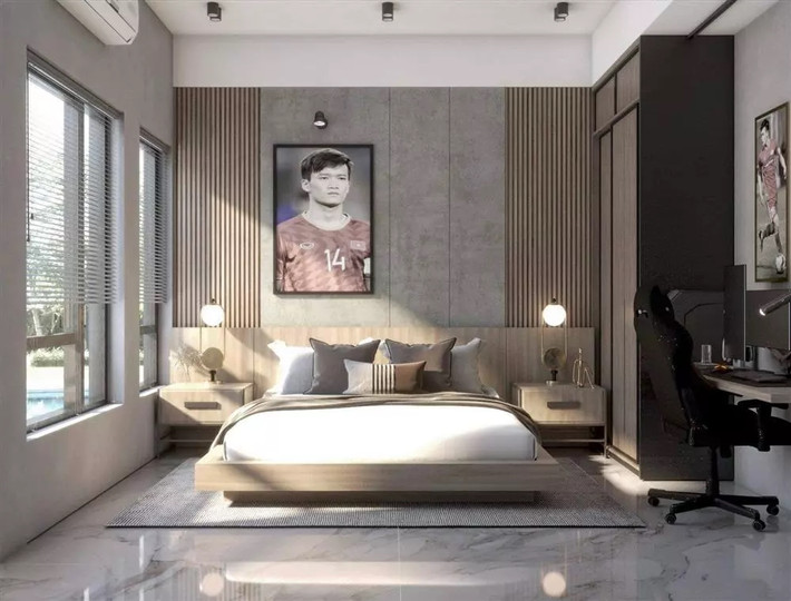Trong phòng ngủ còn để những món đồ mô hình yêu thích, giữa phòng còn có một chiếc tivi cỡ lớn. Ảnh: FB Hoàng Đức
