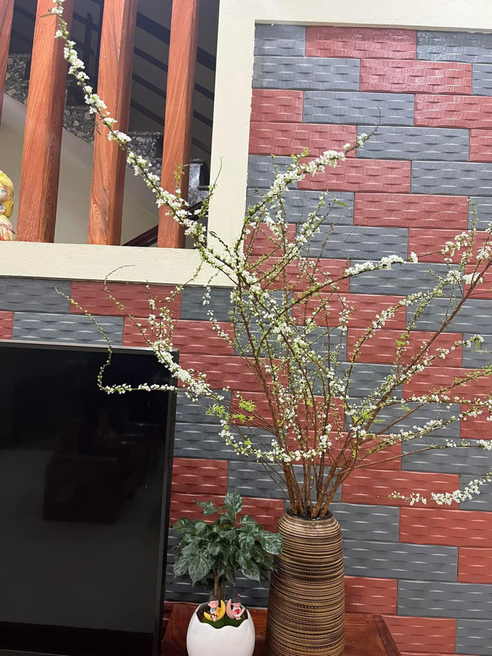 Theo lời quảng cáo của chị Nga, tuyết mai loại VIP bao nở trắng cành. Khách mua 2 bó sẽ được tặng thêm 1 bó, tức 170.000/3 bó. Ảnh: FB Do Thi Thanh Nga