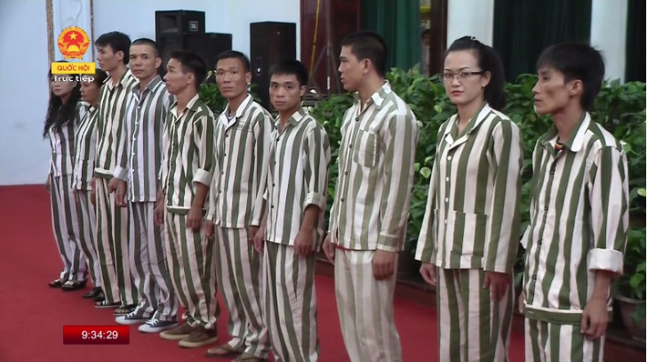 10 phạm nhân đầu tiên tại trại giam Phú Sơn được nhận quyết định đặc xá.