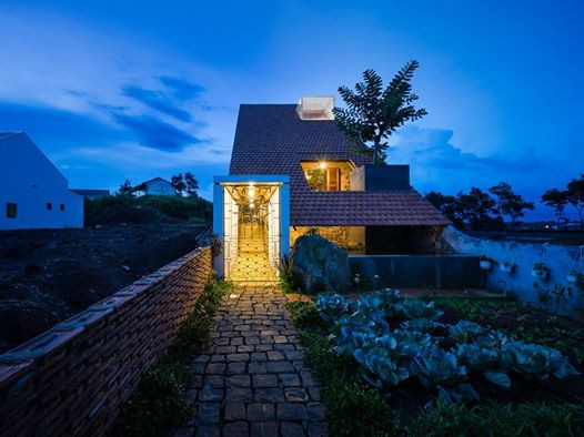 Mang dáng dấp của vùng cao nguyên Di Linh, Lâm Đồng, Uncle's House như một không gian yên tĩnh, hoài tưởng về cuộc sống êm ả giữa thiên nhiên. Ảnh: ArchDaily.