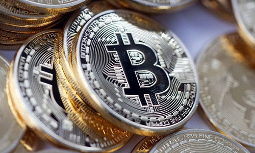 Năm 2017, đồng tiền ảo Bitcoin khuấy đảo cả thế giới khi tăng giá 20 lần và liên tục lập đỉnh mới. Đó cũng là lý do dẫn tới không ít dự đoán "sốc" về đồng tiền ảo này trong năm 2018. Ảnh: Daily Express.