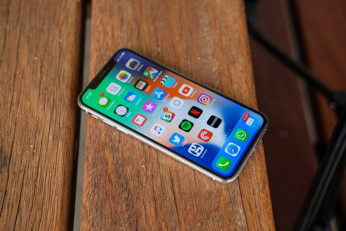 Sau siêu phẩm iPhone X 1.000 USD với thiết kế vượt trội vào năm 2017, nhiều người mong chờ một smartphone cao cấp khác từ Apple trong năm tới. Ảnh: CellphoneS.