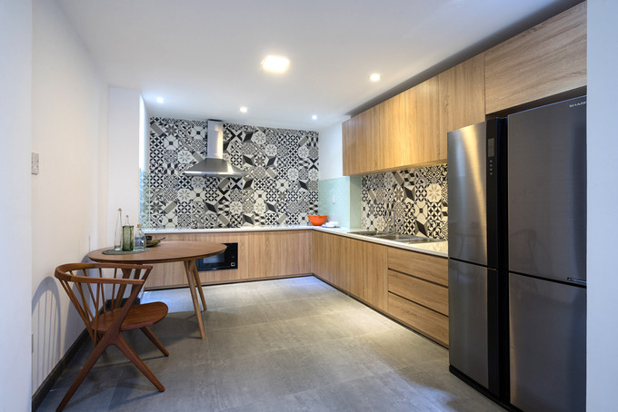 Phòng bếp gọn gàng lấy gạch bông làm điểm nhấn hoàn hảo. Nguồn ảnh: Archdaily.