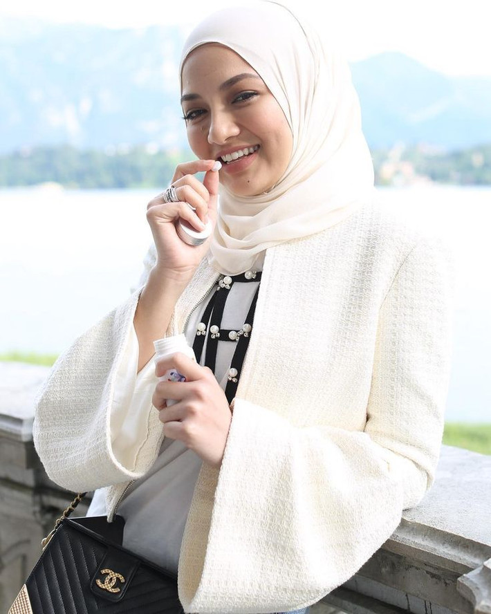 Neelofa Noor còn được nhiều người hâm mộ mệnh danh là nữ hoàng sắc đẹp. Ảnh: Printest.
