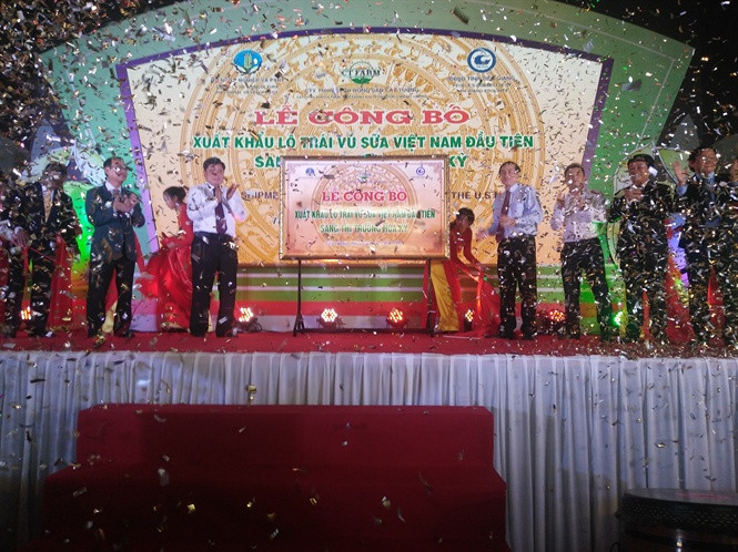 Sáng 26/12, tại Tiền Giang, Bộ Nông nghiệp & Phát triển nông thôn và UBND tỉnh Tiền Giang chủ trì buổi lễ công bố “Xuất khẩu lô vú sữa Việt Nam đầu tiên sang thị trường Hoa Kỳ”. Ảnh: Nông nghiệp.