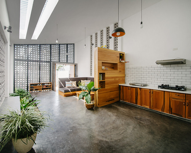 Toàn bộ ngôi nhà là không gian sống hiện đại, thân thiện với môi trường. Ảnh: ArchDaily.