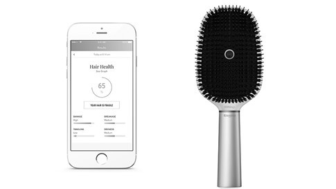 Lược chải đầu thông minh Kerastase Hair Coach giúp người dùng phát hiện ra những vùng tóc hư tổn, chẻ ngọn…Ảnh: L’OREAL