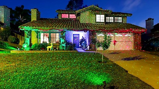 Đèn laser trang trí giúp căn nhà chuyển từ màu tối đơn điệu sang cảnh quan tuyệt đẹp. Ảnh: Outdoorlightingss.