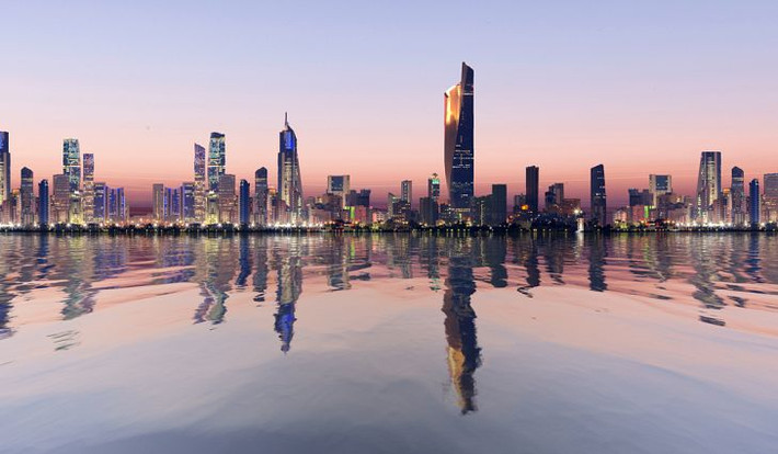 Chiếm 10% trữ lượng toàn cầu, dầu mỏ chiếm tới 95% doanh thu của Kuwait.