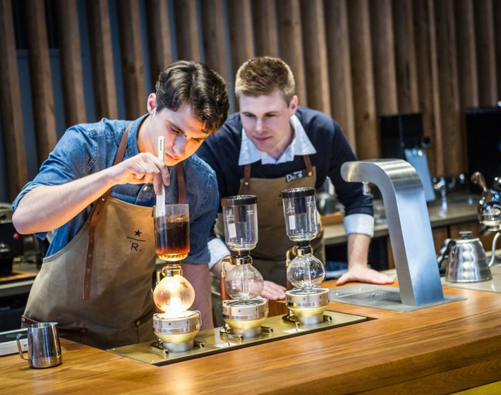 Nhà sáng lập Starbucks dự báo Trung Quốc sẽ trở thành thị trường lớn nhất của hãng trong vòng gần một thập kỷ mới. Ảnh: Starbucks.