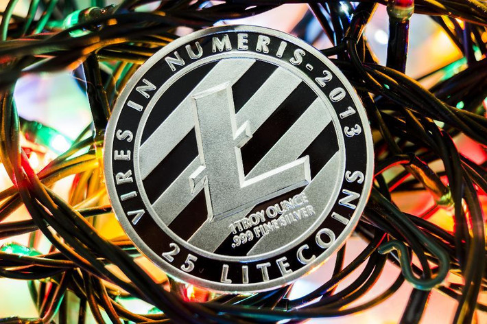 Có giá hơn 300 USD ngày 14/12, đồng tiền ảo Litecoin đã phá vỡ kỷ lục của chính mình lập hôm 12/12, tăng giá nhanh nhất trong thị trường tiền kỹ thuật số tính từ đầu năm 2017. Hiện tại, Litecoin có tổng giá trị hơn 16 tỷ USD. Ảnh: Forbes.